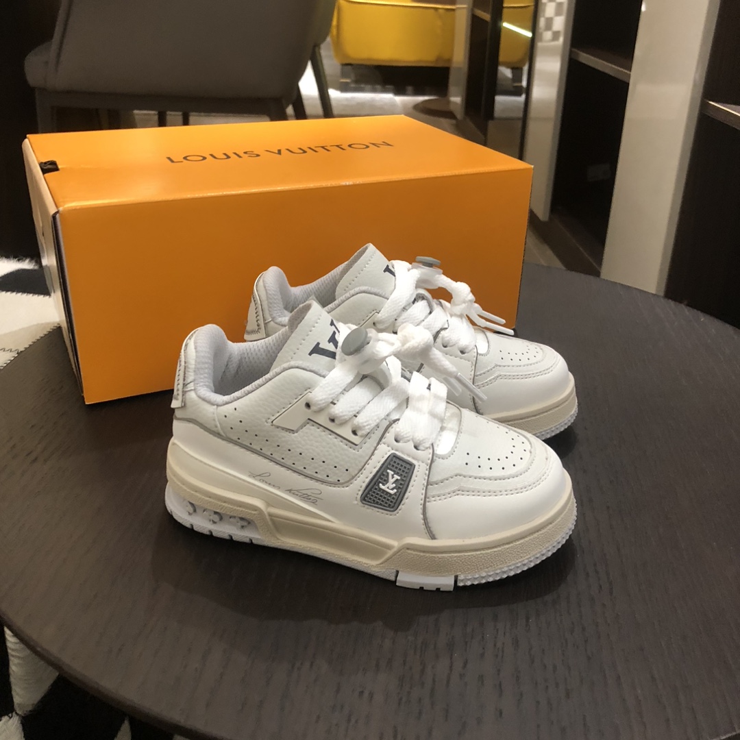 Children's shoes child